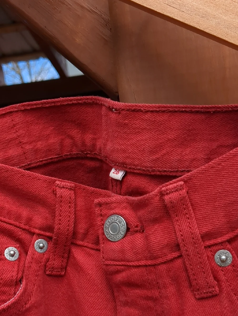 -LEVI'S- Red Women's Straight Jeans with Classic Back Pocket Size 26 - Picture 6 of 6